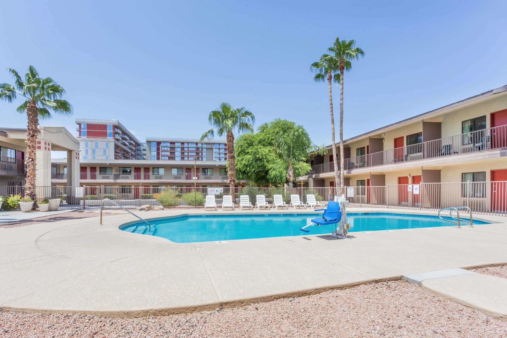 Super 8 By Wyndham Tempe/Asu/Airport Hotel Exterior photo